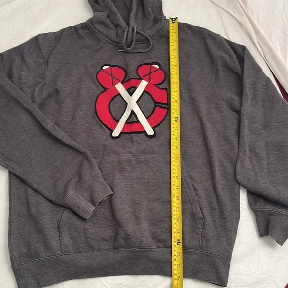 Majestic dark gray Chicago Blackhawks NHL hockey sewn on logo pocket hoodie - Picture 3 of 6